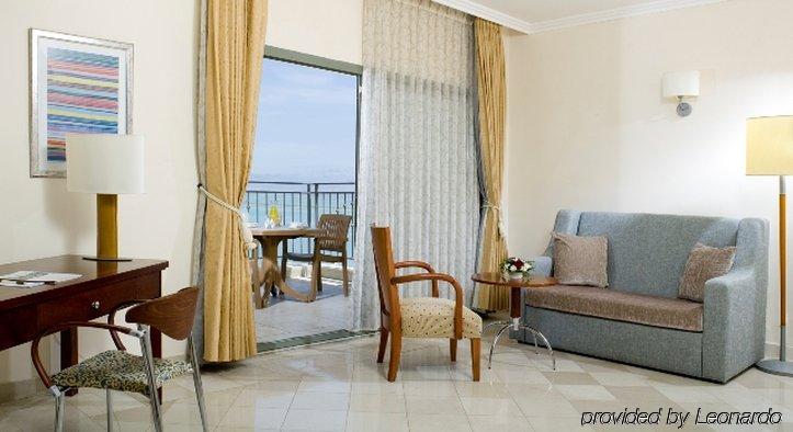 Royal Dead Sea - Hotel & Spa 에인 보켁 객실 사진